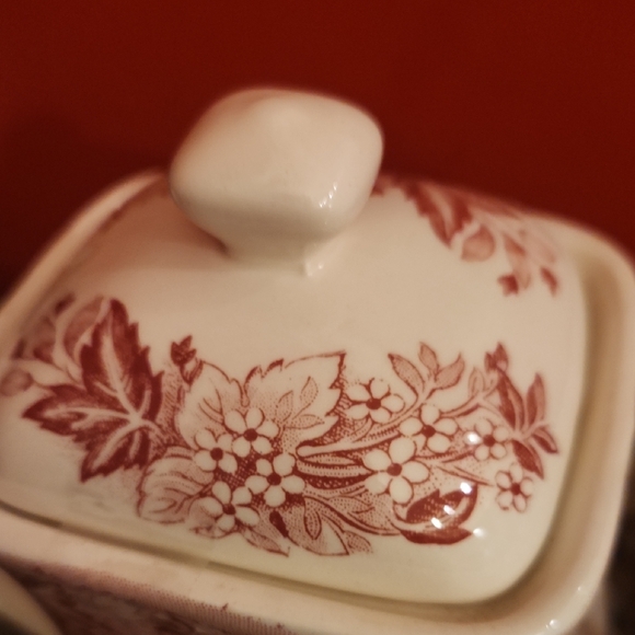 Elegant Red and White Teapot - Picture 6 of 8